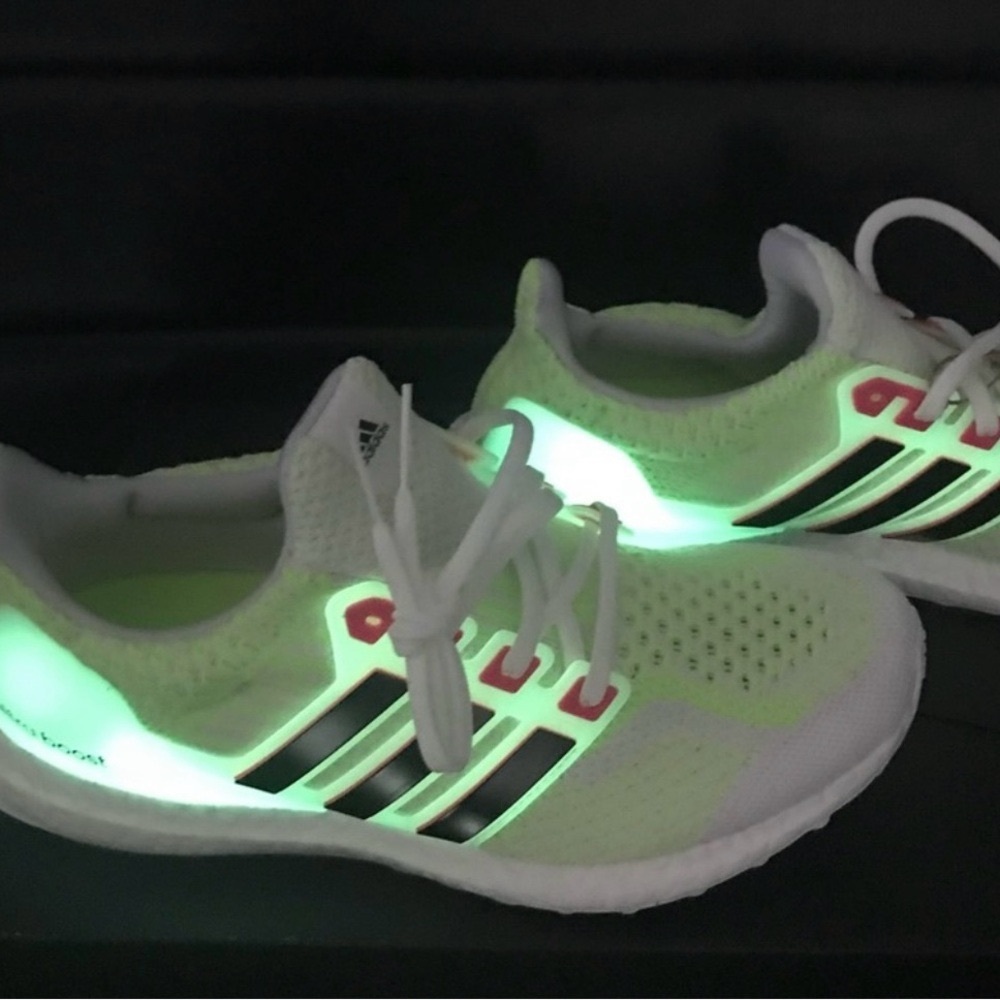 Women Adidas UltraBoost 5.0 DNA Glow In The Dark. Size 6.5.